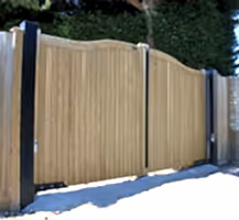 Hythe Courtyard Driveway Gate