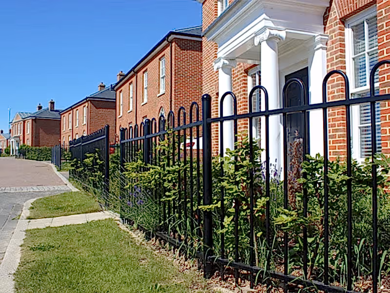 Metal bow top fencing