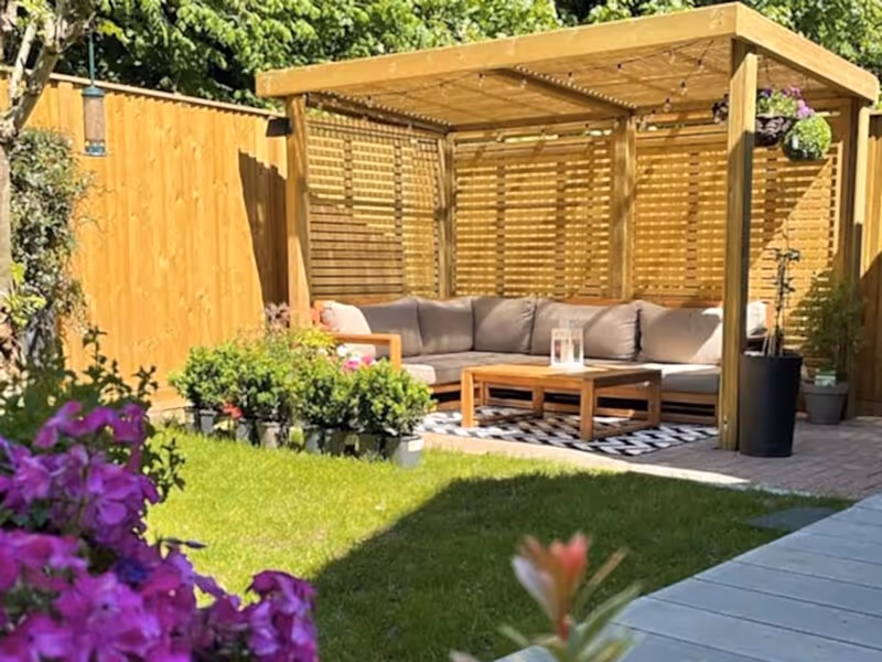 timber garden structure