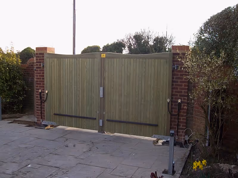 Sandwich Courtyard Drive Gates