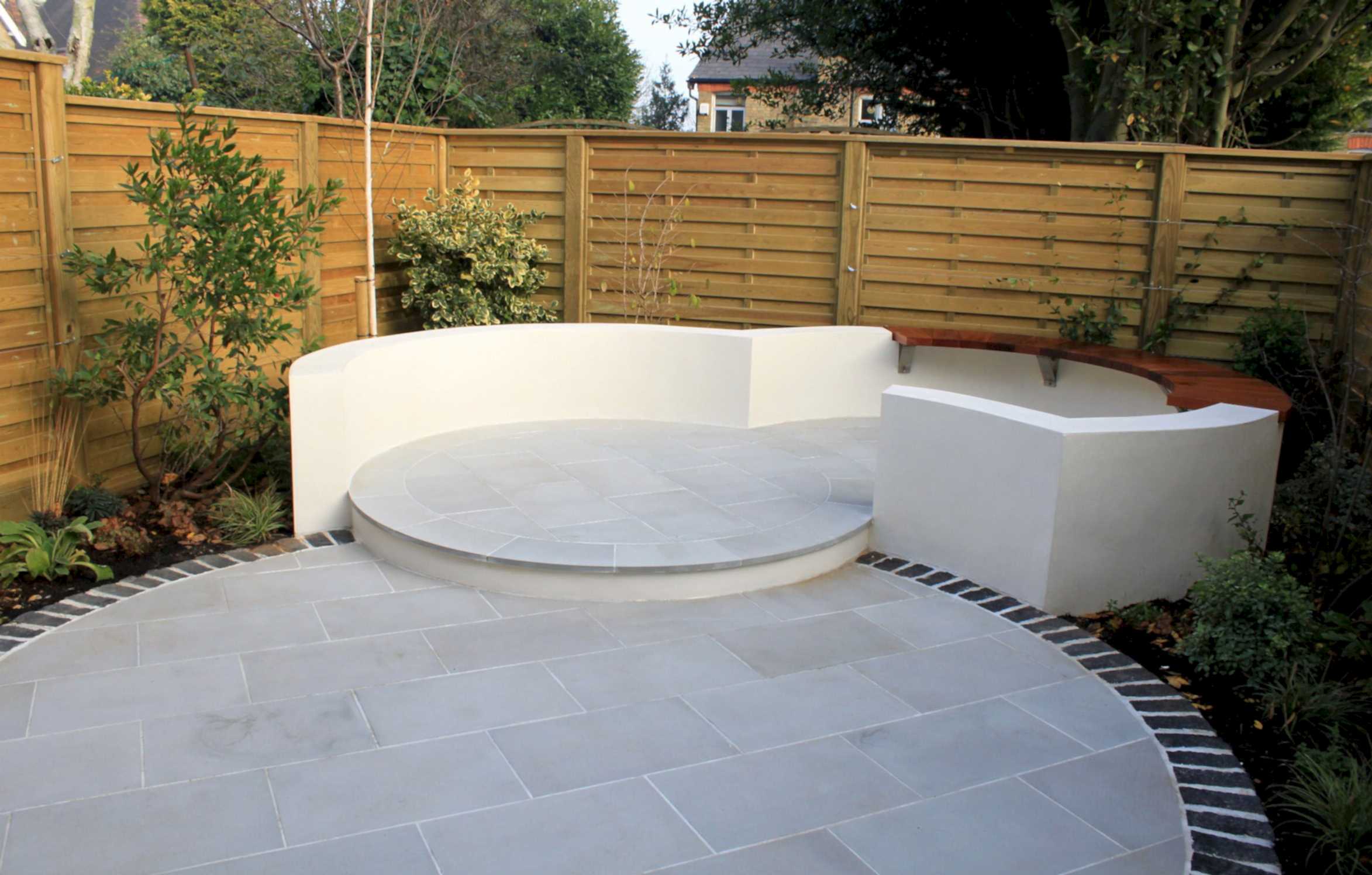 Finished garden design with Hit and Miss panels