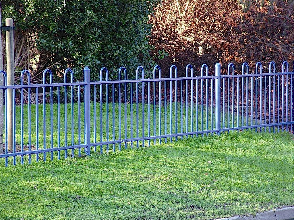 Anti trap bow top fence