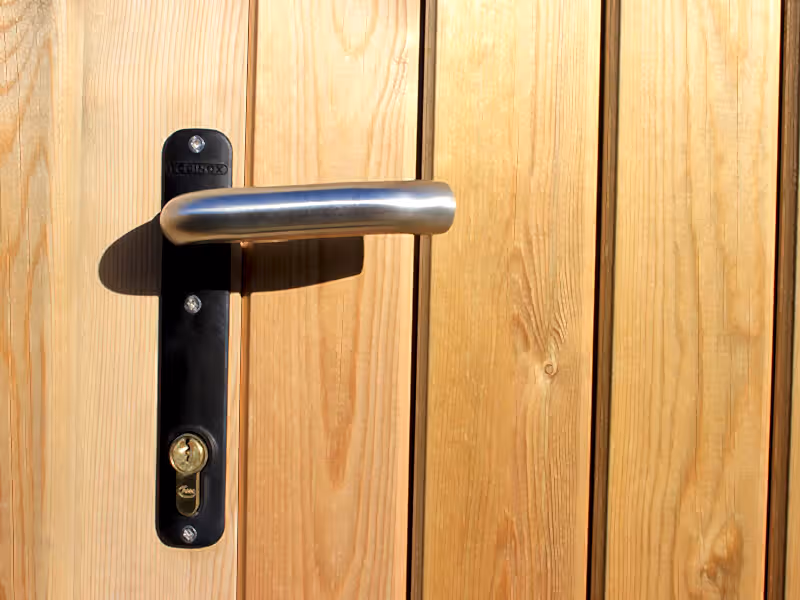 j lock fitted in gate