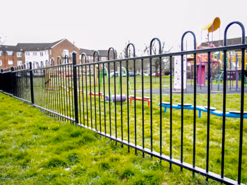 Anti trap bow top metal railings