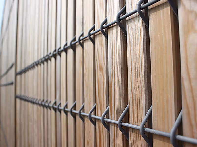 Euroguard Combi Mesh and Timber Fence Close Up Detail