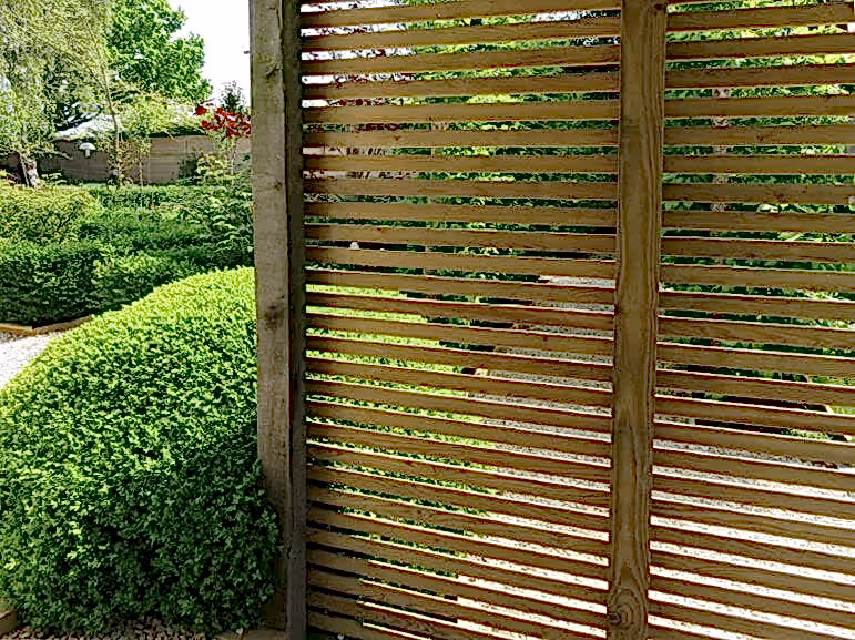 customised Venetian panel screen