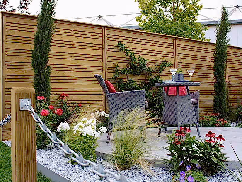 contemporary fence panels used by garden designer