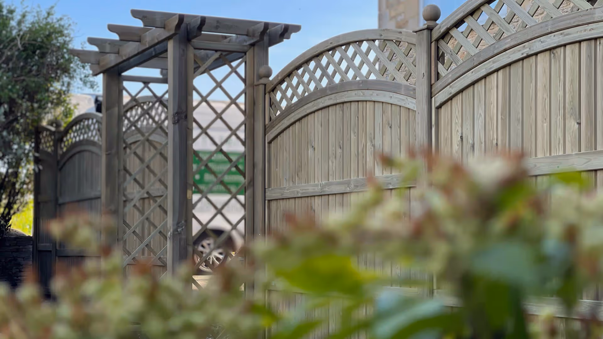 Jacksons Approved Installer creates custom Pergola