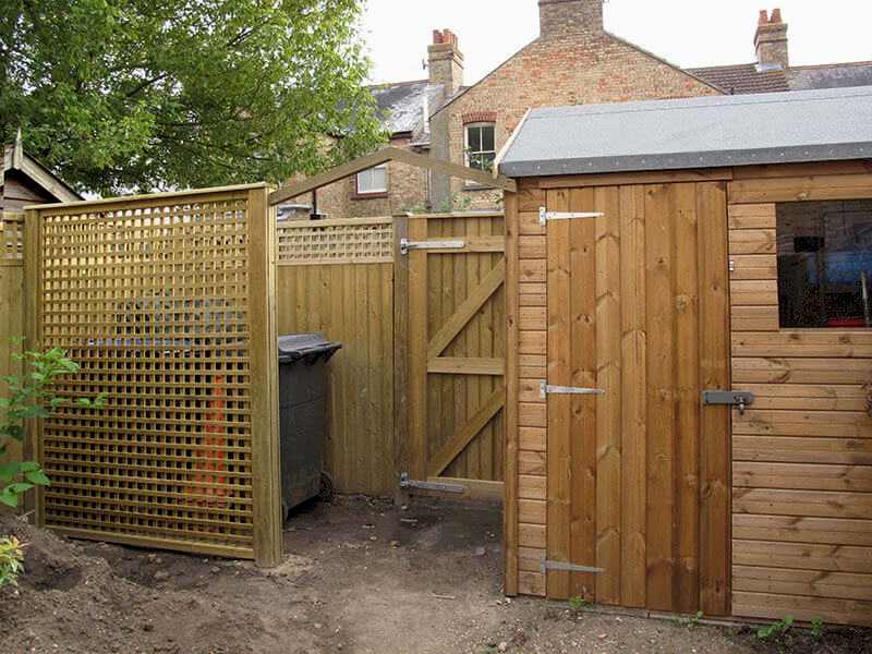Lattice trellis panel hides bins