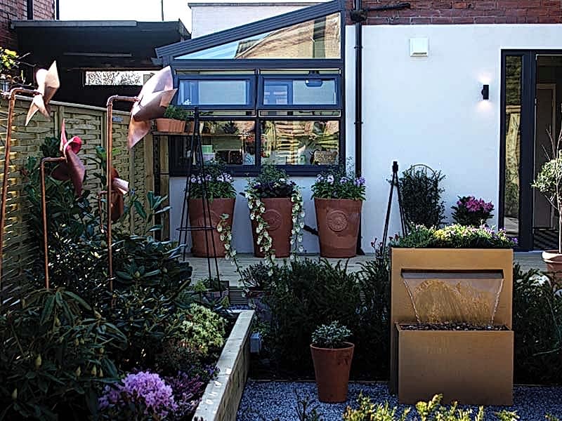 how to decorate a garden fence