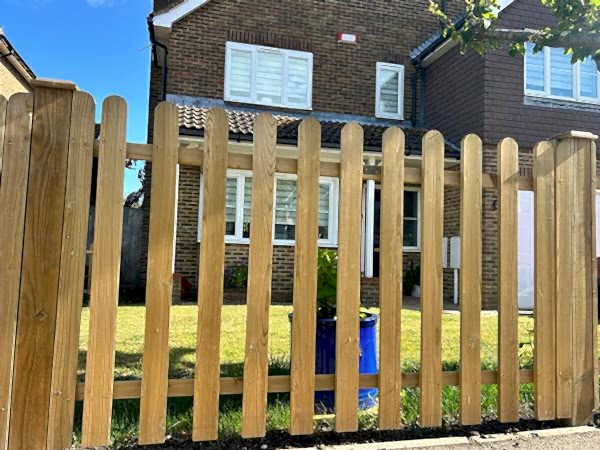 Palisade fencing panels