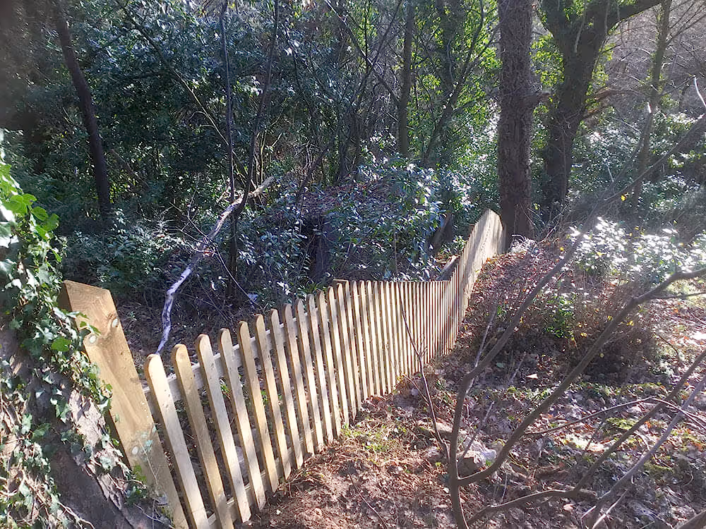 Picket fencing