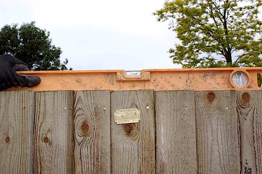 fence panels level