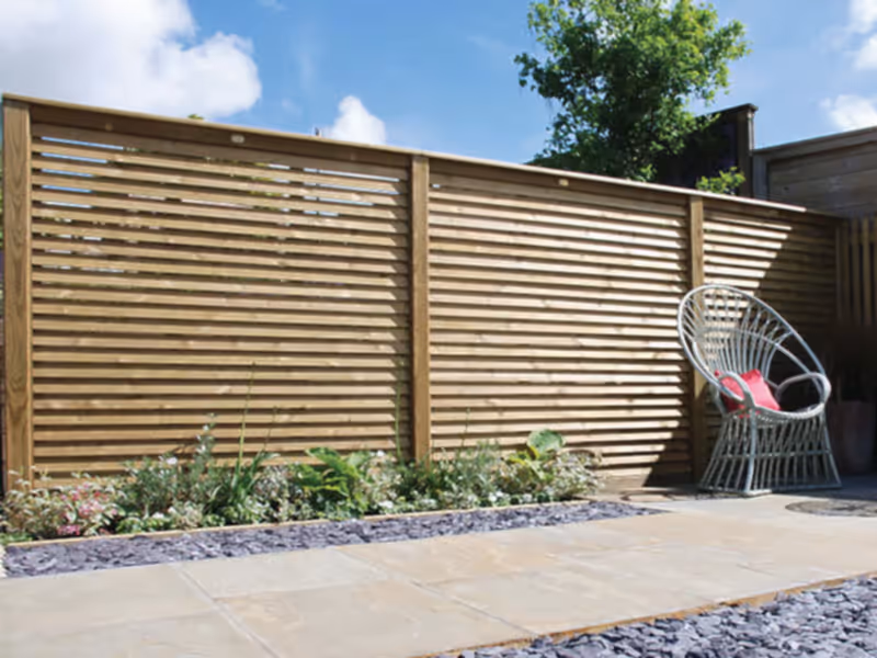 Angled privacy slat fence panels