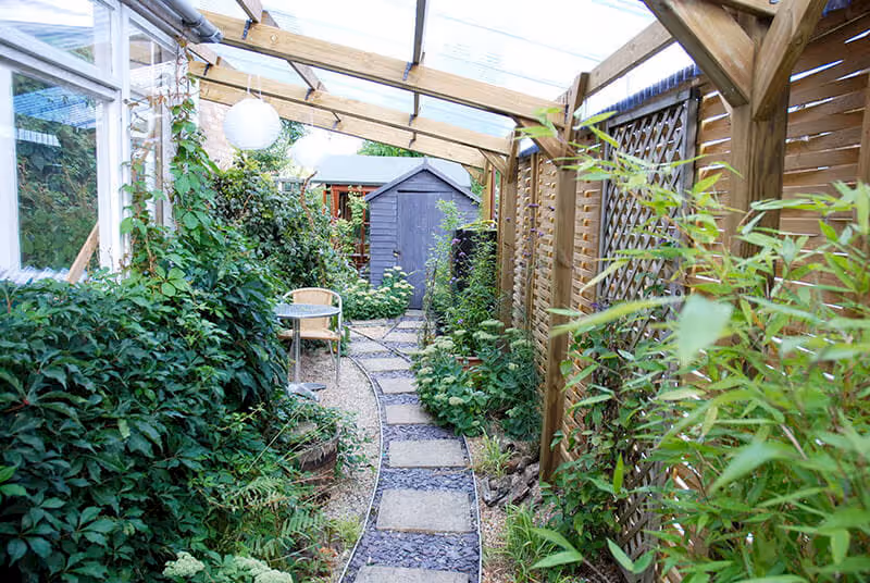 Build outdoor rooms for dining and entertaining 2