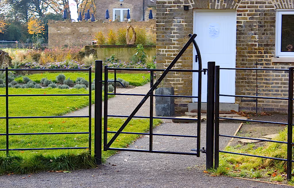 metal-estate-gate