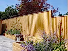 Solid featherboard fencing