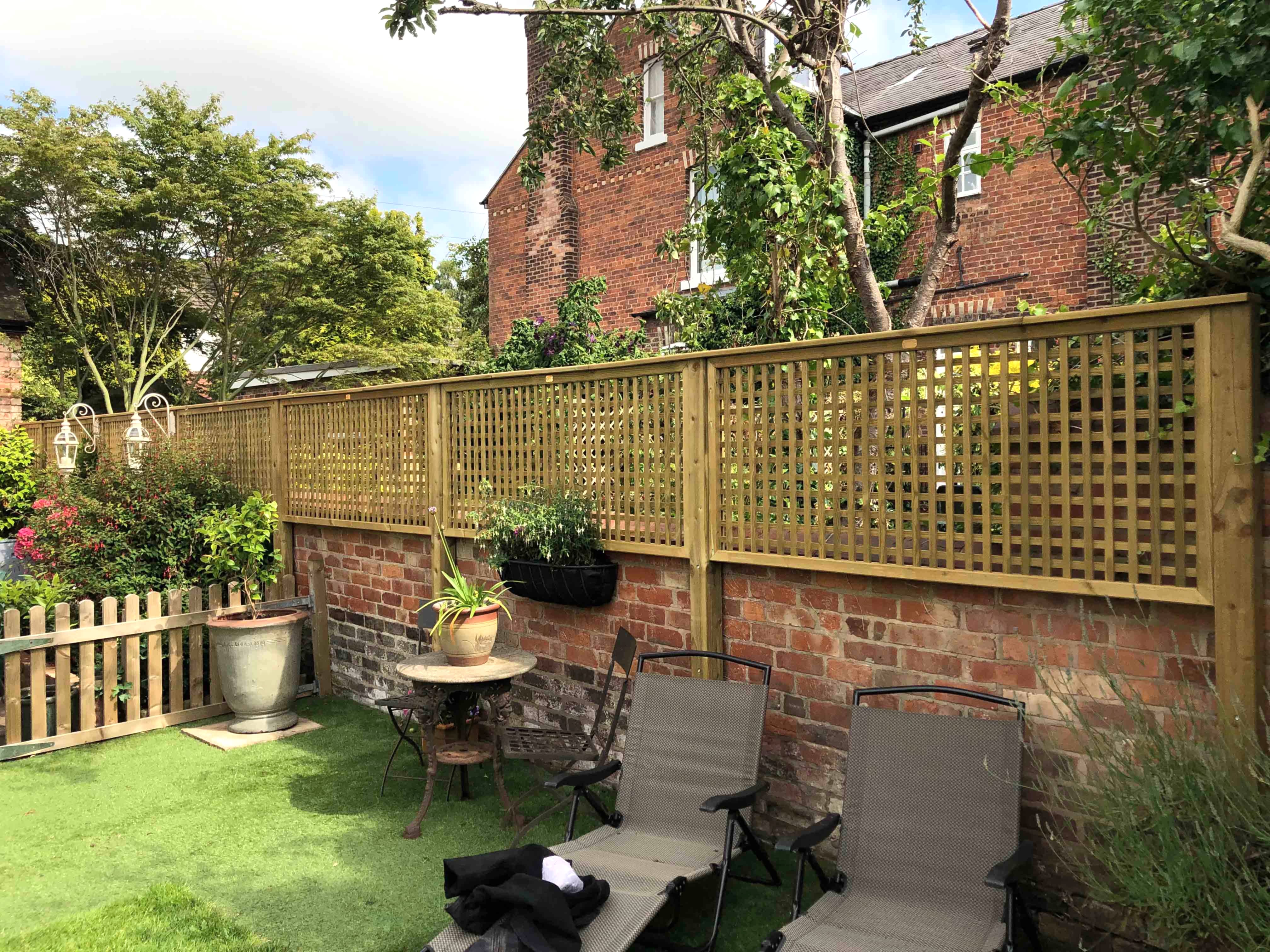 Trellis topper privacy