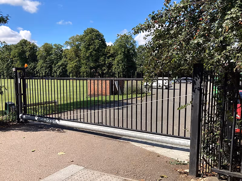 Electric sliding vertical bar gate