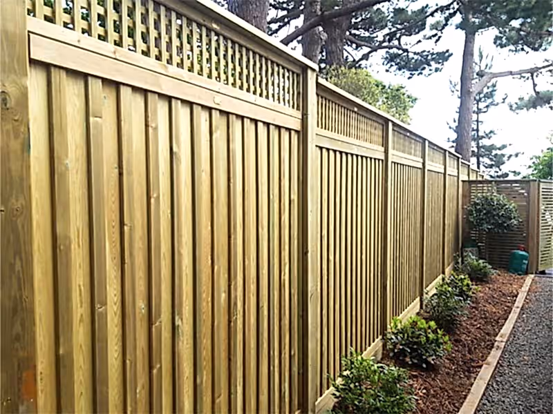 Lattice Trellis Topper on Chilham