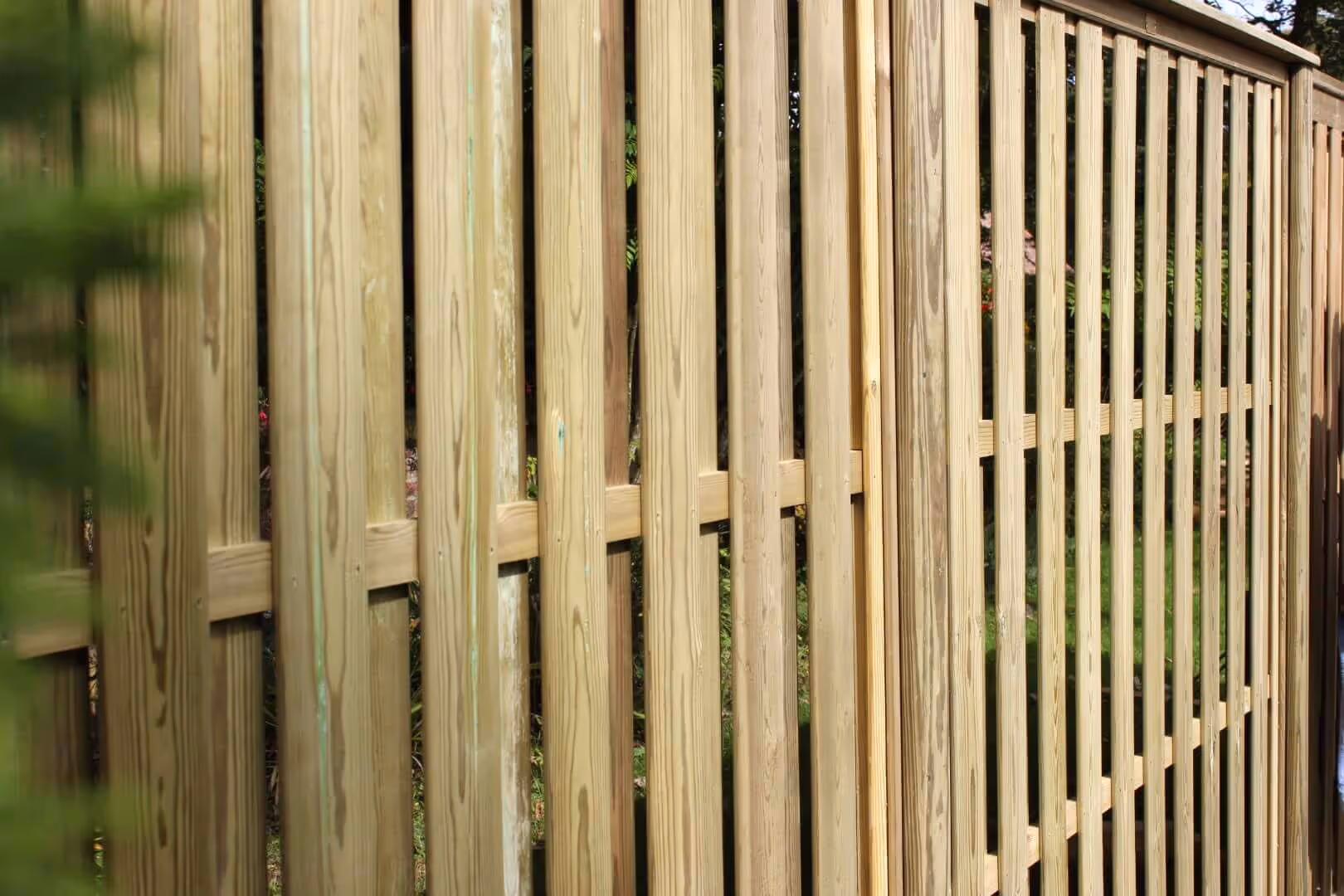 wind resistant privacy fencing