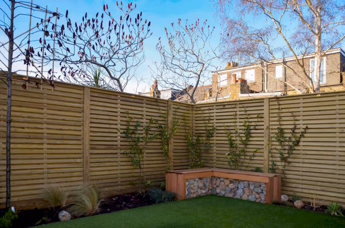 Venetian Hit and Miss corner fence panels