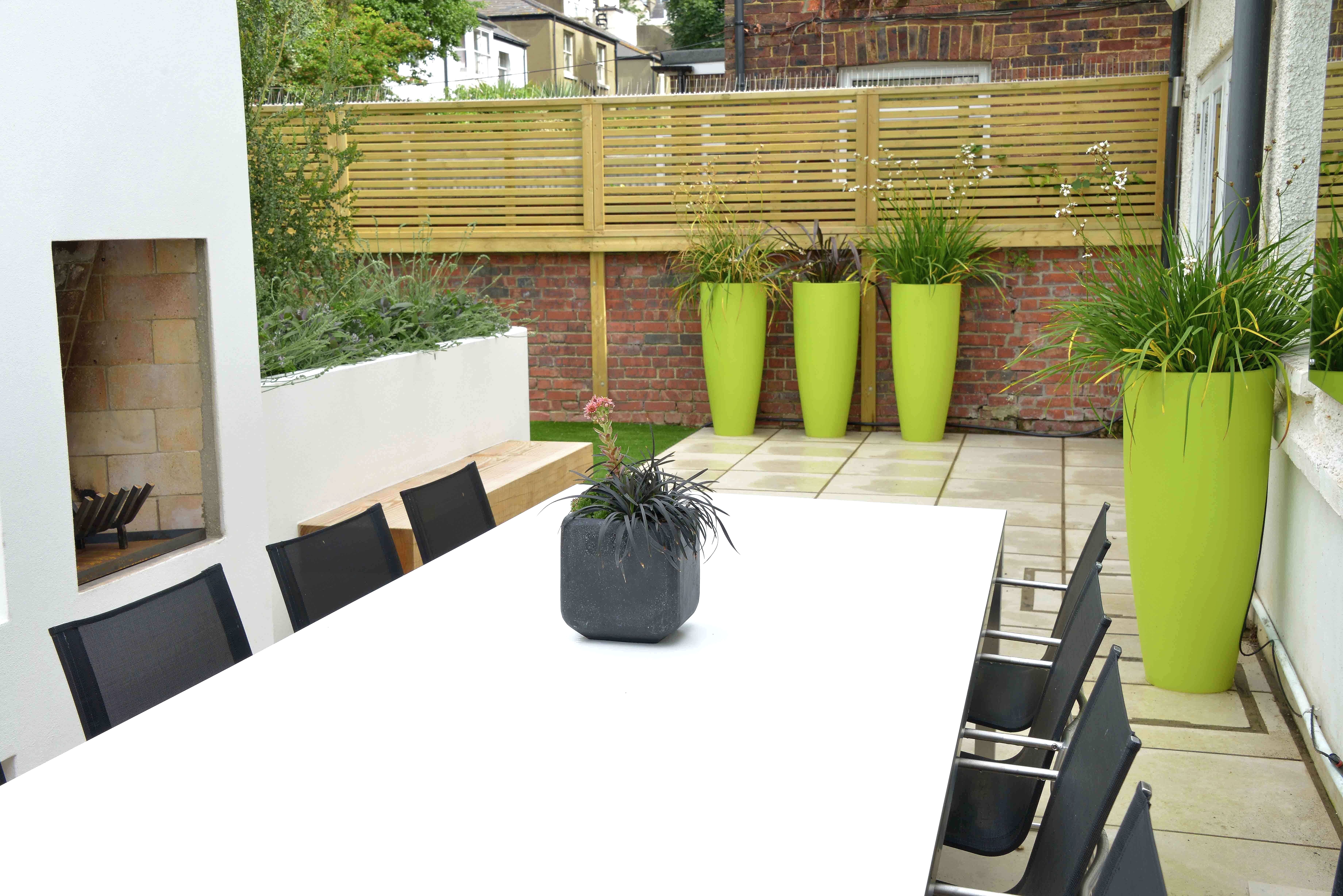 Dining area surrounded by Venetian on cranks
