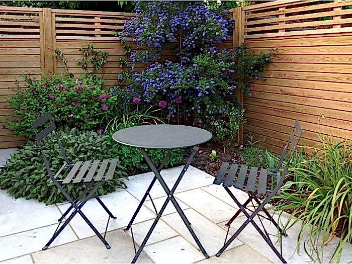 Contemporary Canterbury combi Fence panels in modern garden