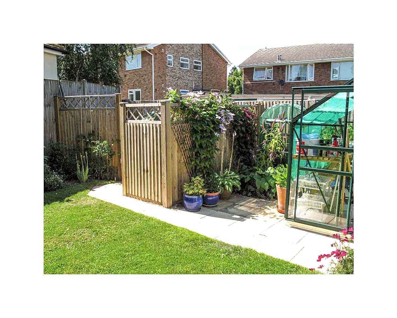 Garden storage space from fencing