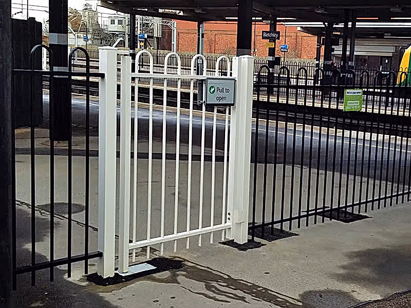 Single leaf bow top pedestrian gate